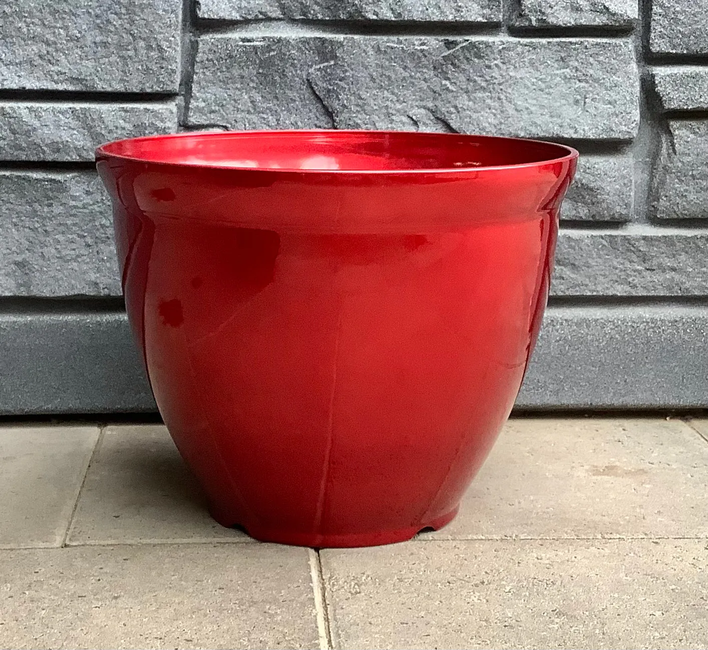 14.75" "Ruben" Round Plant Pot